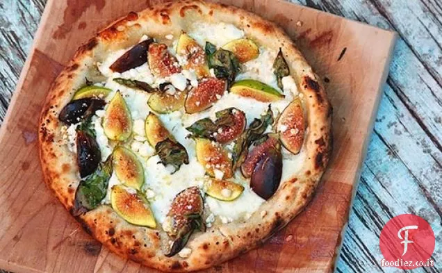 Pizza con Fichi, Mozzarella e Feta di Latte di Capra