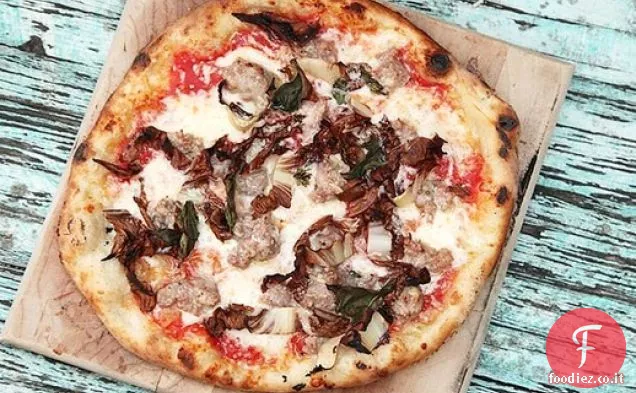 Pizza con salsiccia e Radicchio