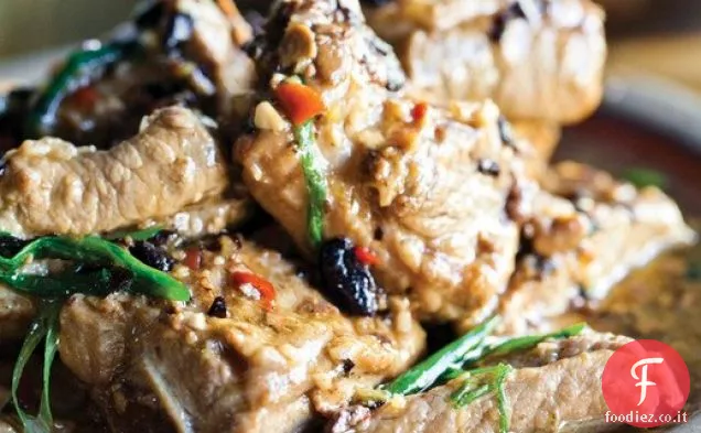 Costolette di maiale glassate al fagiolo nero di Charles Phan