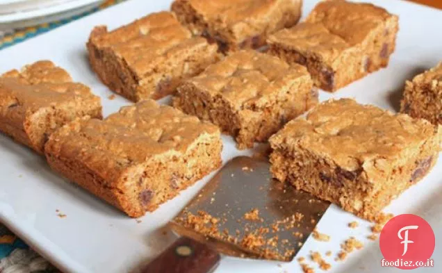 Barrette di biscotti con gocce di cioccolato al burro rosolato senza glutine