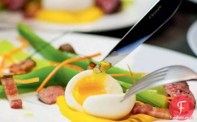 Moderna insalata Lyonnaise con porri, lardoni, e Oeuf Mollet Da ' Daniel