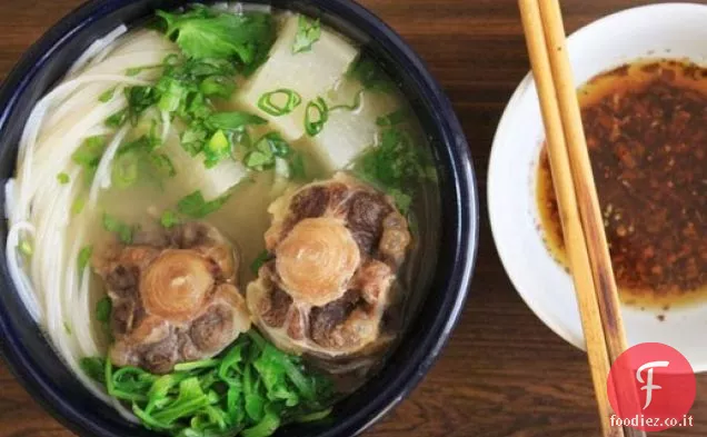 Brodo di ossa e salsa di immersione