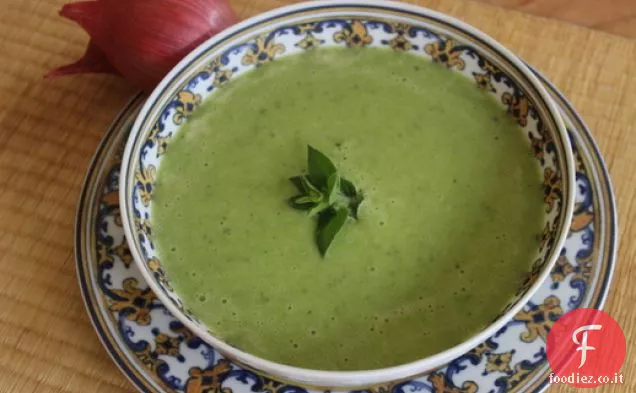 Zuppa di piselli con scalogno, limone e parmigiano