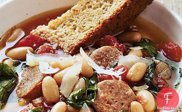 Abbondante zuppa italiana con parmigiano-Pepe Biscotti di pane di mais