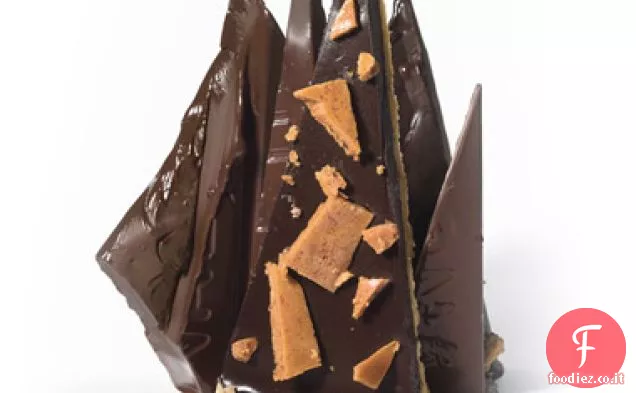 Crostata di Ganache al cioccolato agrodolce e carruba con caramelle al maltato