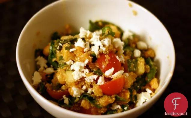 Cena stasera: quinoa, ceci e insalata di spinaci con condimento alla paprika affumicata