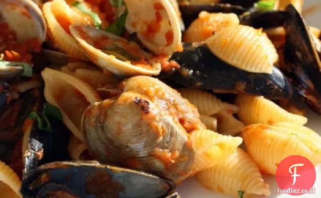 Francese in un lampo: cozze provenzali e vongole sopra conchiglie