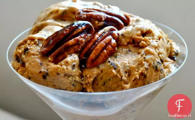 Scooped: Gelato al caffè irlandese con Cioccolato fondente rasato e noci Pecan candite