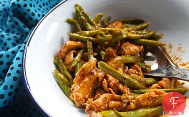 Pollo al curry rosso Saltate in padella con fagiolini