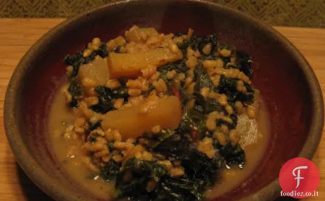 Risotto d'orzo con barbabietole e verdure dorate