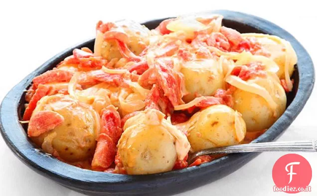 Papas Chorreadas (patate colombiane con formaggio e salsa di pomodoro)