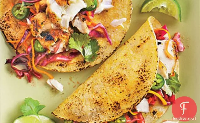 Tacos di pesce alla griglia con Jalapeño-Cavolo Slaw