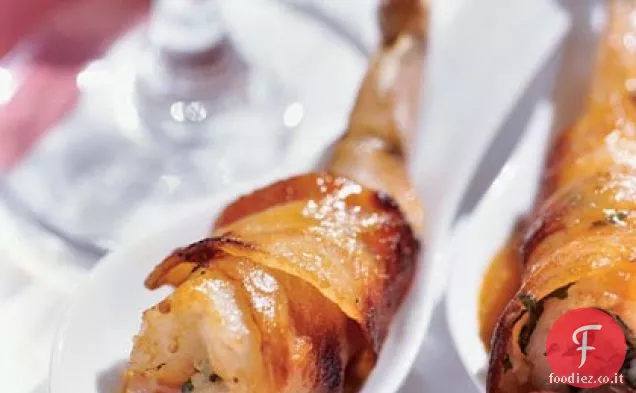 Gamberetti avvolti in pancetta con ripieno di basilico e aglio