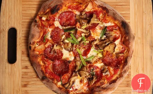 Pizza Newyorkese con Kimchi, Soppressata e Funghi Maitake