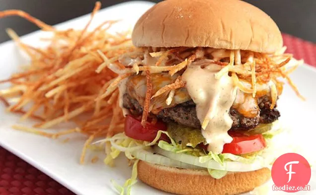 Fritas cubane (Cheeseburger stagionati con patate e salsa piccante)