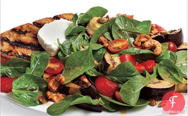 Insalata di verdure e formaggio di capra alla griglia