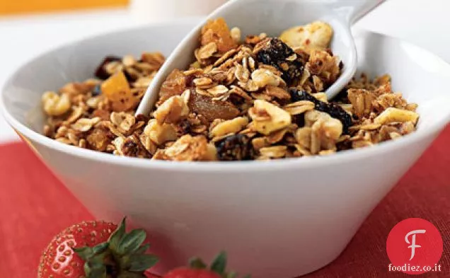 Cereali da colazione a tre grani con noci e frutta secca
