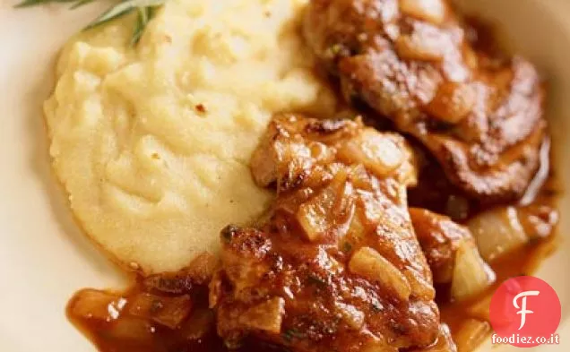 Pollo francese in salsa di aceto con polenta al pepe