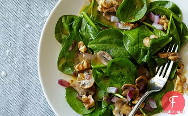 Insalata calda di spinaci di noci