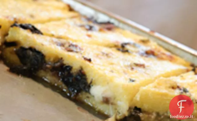 Triangoli di polenta ripieni di verdure piccanti e formaggio