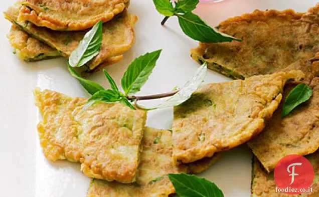 Frittelle di zucchine e basilico tailandese