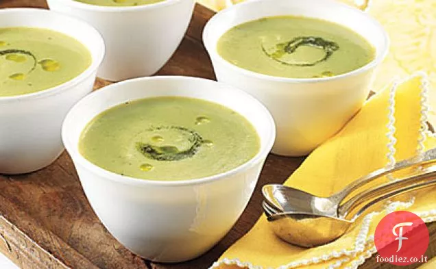 Zuppa di pesto e piselli refrigerati