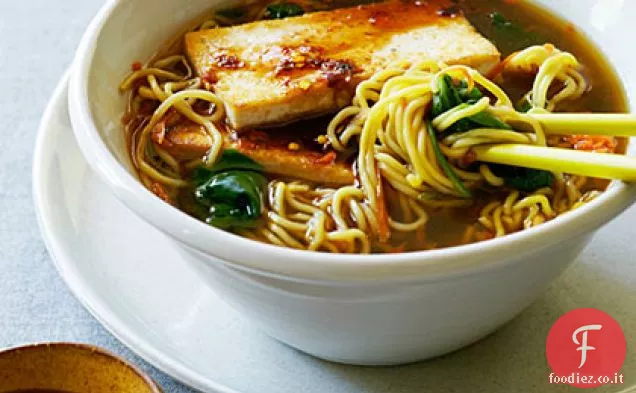 Tofu al peperoncino glassato con ramen