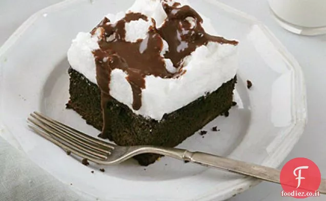 Torta Moka con guarnizione di meringa soffice