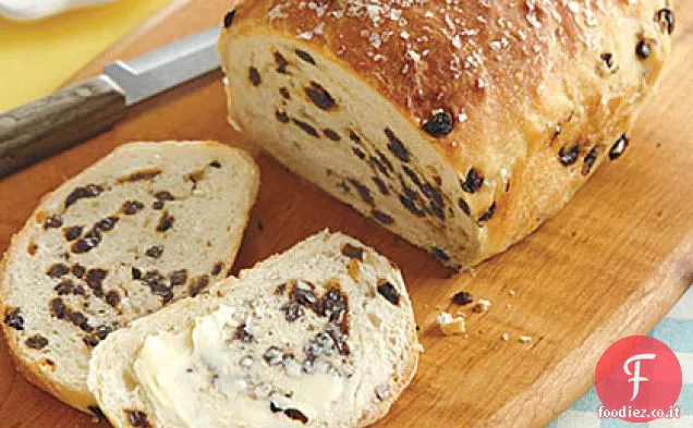 Pane di soda irlandese con ribes e semi di cumino