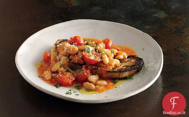 Ragù di fagioli bianchi con pane tostato