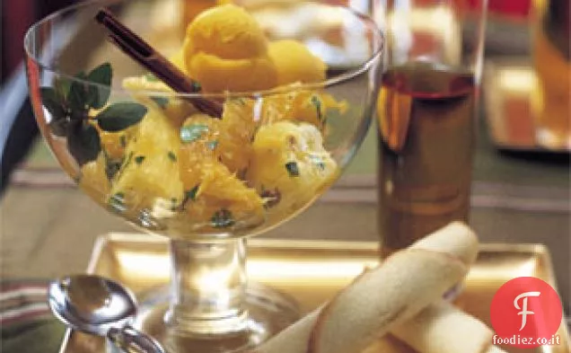 Arance e ananas con acqua di fiori d'arancio e menta