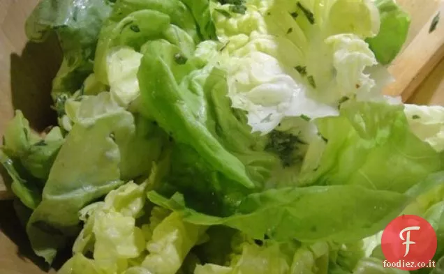 Insalata di lattuga al burro con dragoncello e vinaigrette al miele di agrumi