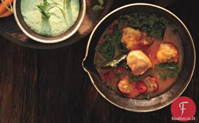 Zuppa mista di verdure e salsiccia con gnocchi di farina di mais