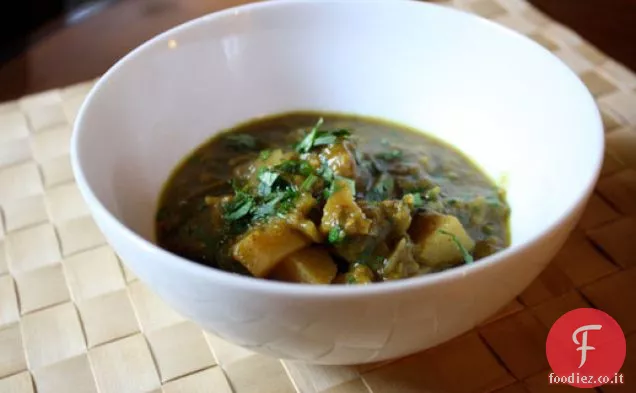 Cena stasera: Curry di pomodoro verde con patate e aglio