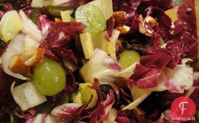 Cuocere il libro: Insalata di Uva, Mandorle e Radicchio con olive nere