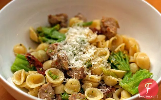 Cena di stasera: Orecchiette con Salsiccia, Broccoli e Aglio Caramellato