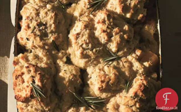 Radice di verdure e funghi torta con rosmarino biscotto Topping