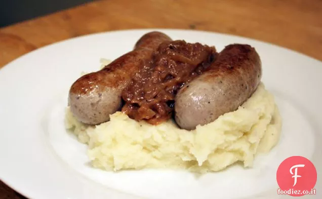 Cena stasera: Bangers e poltiglia con sugo di cipolla