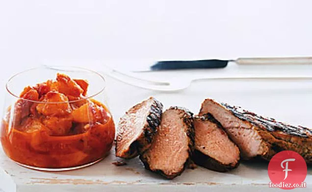 Carne di maiale alla griglia con salsa di pesca al curry