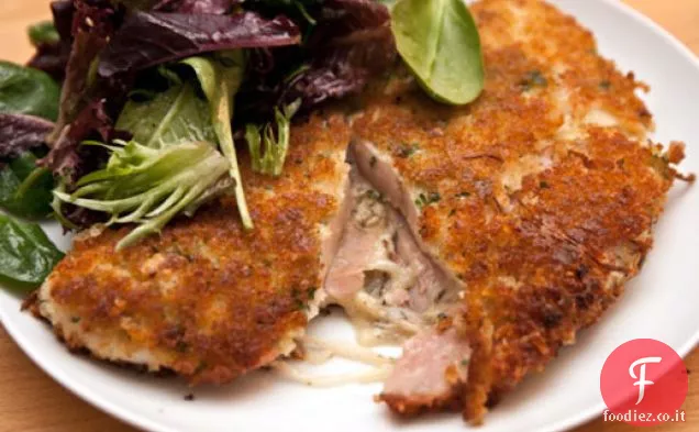 Cena stasera: cotoletta di pollo ripiena con prosciutto, formaggio e crauti