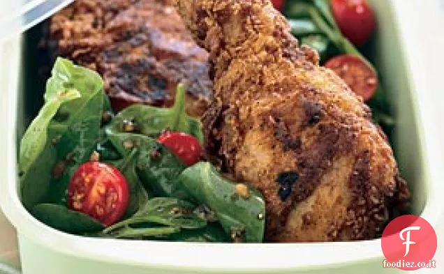 Latticello Pollo fritto con insalata di pomodori spinaci