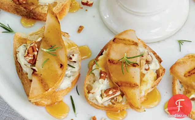 Gorgonzola-Crostini di Pere Grigliate