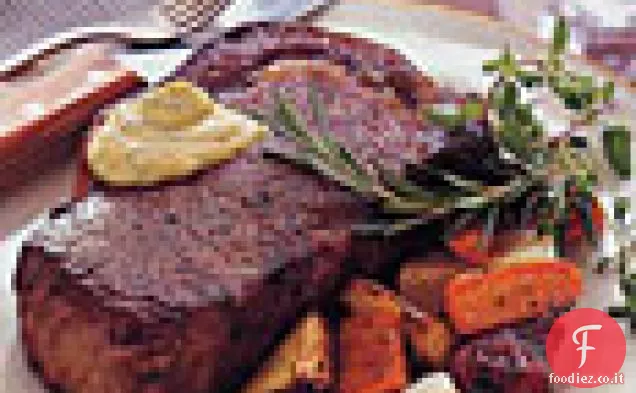 Costata arrosto con salsa di senape alle erbe e vegeta alla radice