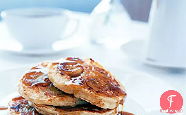 Frittelle di latticello con banane caramellate