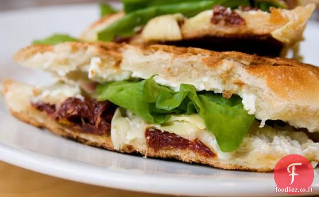 Cuocere il libro: carciofo sano e delizioso, pomodoro al forno e panini al formaggio di capra
