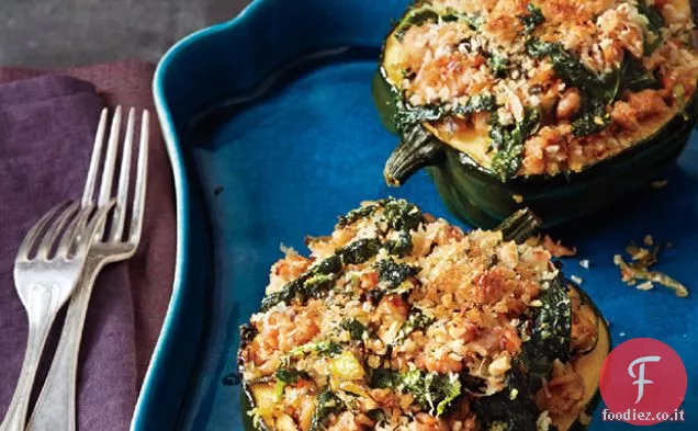 Zucca di ghianda con cavolo nero e salsiccia