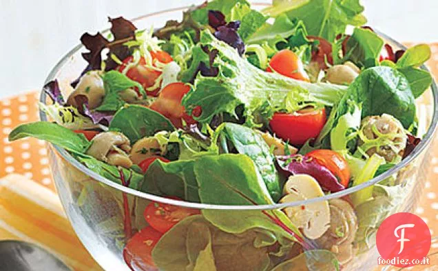 Insalata gettata con funghi