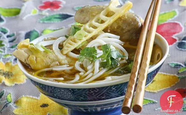 Bun Mang Ga (vietnamita germogli di bambù e pollo Vermicelli Zuppa di riso Noodle)