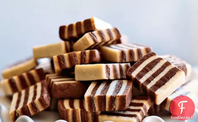 Biscotti a strisce bianche e nere