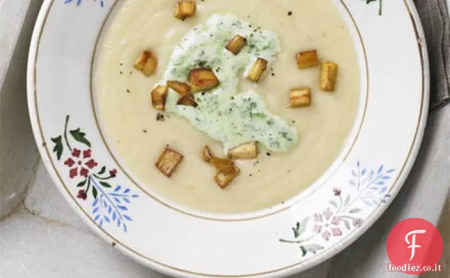 Zuppa di pastinaca con crema di prezzemolo